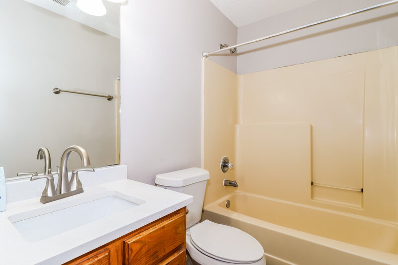 2,700/Mo, 6997 Luxor Ln Cordova, TN 38018 Bathroom View 2