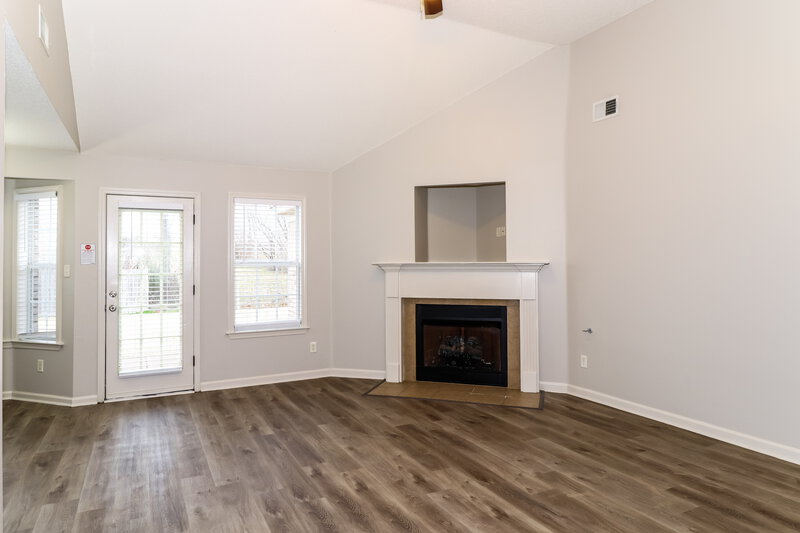 2,900/Mo, 10566 Wyckford Dr Olive Branch, MS 38654 Living Room View 2