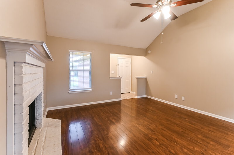 1,640/Mo, 5819 Waverly Dr Horn Lake, MS 38637 Living Room View