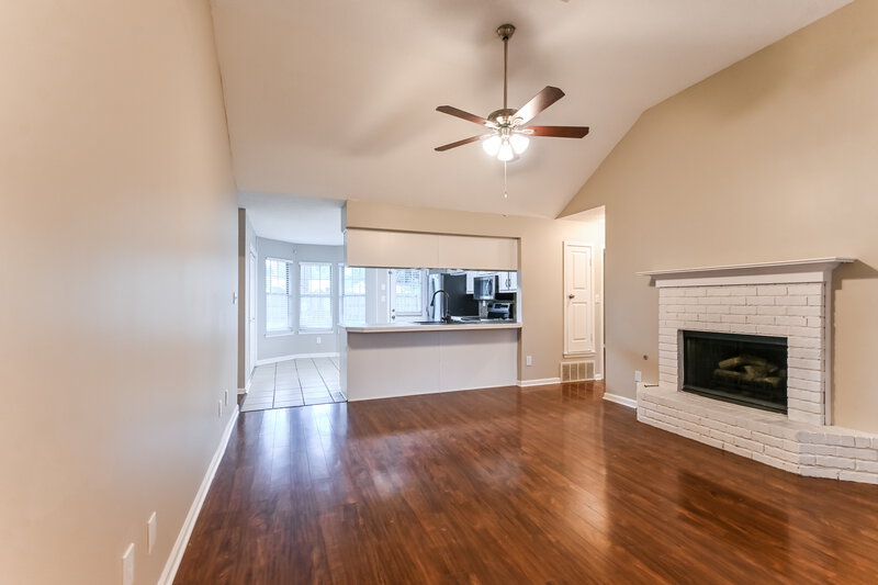 1,640/Mo, 5819 Waverly Dr Horn Lake, MS 38637 Living Room View 3