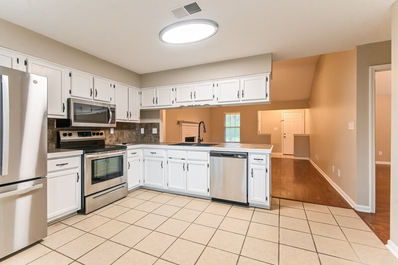 1,640/Mo, 5819 Waverly Dr Horn Lake, MS 38637 Kitchen View