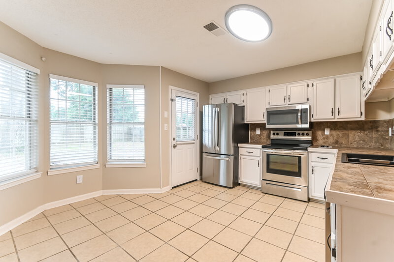 1,640/Mo, 5819 Waverly Dr Horn Lake, MS 38637 Kitchen View 2