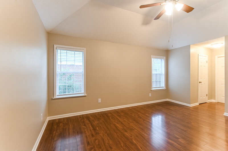 1,640/Mo, 5819 Waverly Dr Horn Lake, MS 38637 Main Bedroom View 2