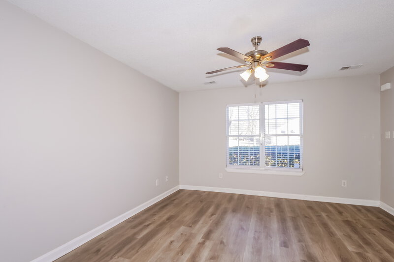 1,795/Mo, 8793 Five Oaks Dr W Southaven, MS 38671 Living Room View