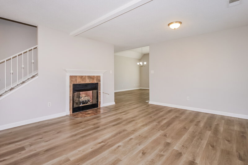 1,795/Mo, 8793 Five Oaks Dr W Southaven, MS 38671 Living Room View 2