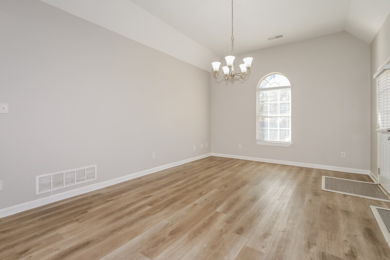 1,795/Mo, 8793 Five Oaks Dr W Southaven, MS 38671 Dining Room View