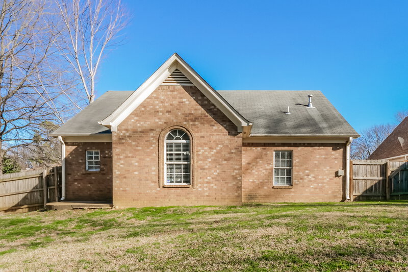 1,795/Mo, 8793 Five Oaks Dr W Southaven, MS 38671 Rear View