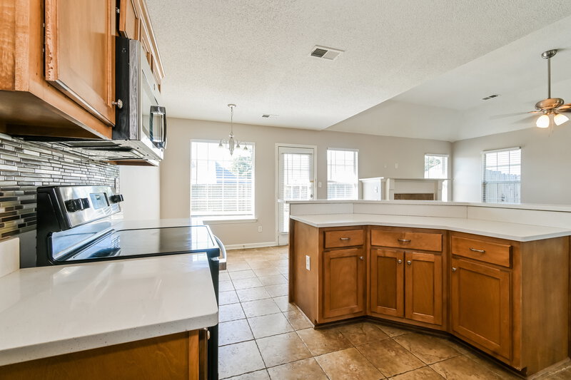 1,970/Mo, 3129 Pinetree Loop S Southaven, MS 38672 Kitchen View