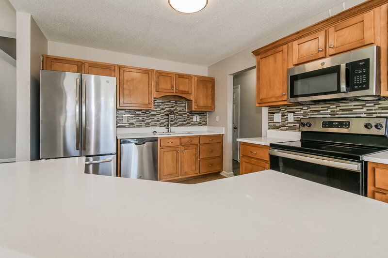 1,970/Mo, 3129 Pinetree Loop S Southaven, MS 38672 Kitchen View 2