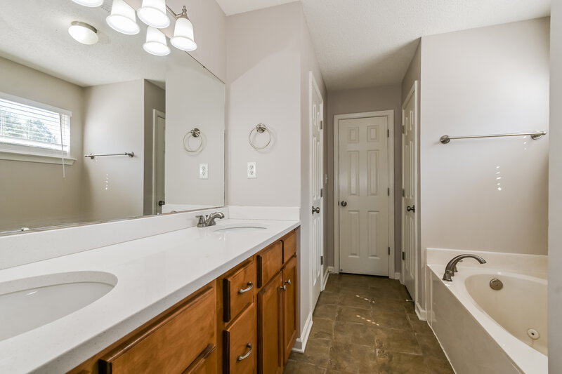 1,970/Mo, 3129 Pinetree Loop S Southaven, MS 38672 Bathroom View 2