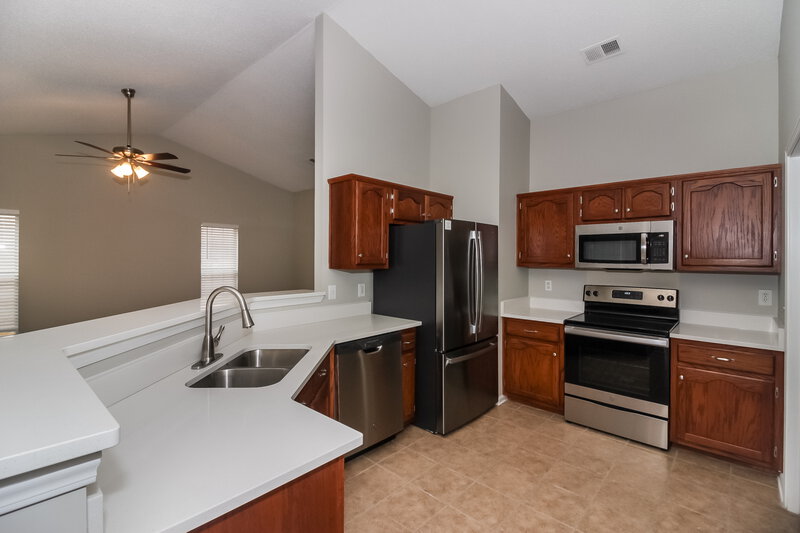 1,990/Mo, 1910 Cresent Ln Southaven, MS 38671 Kitchen View