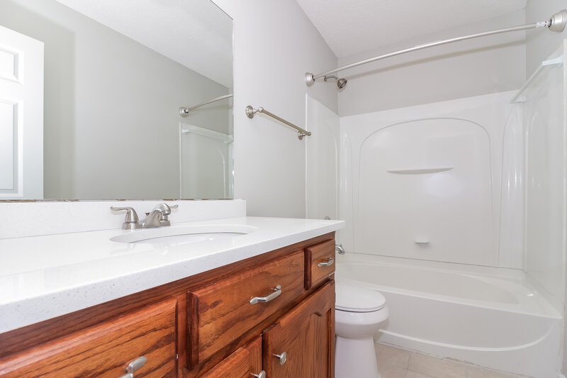 1,990/Mo, 1910 Cresent Ln Southaven, MS 38671 Bathroom View