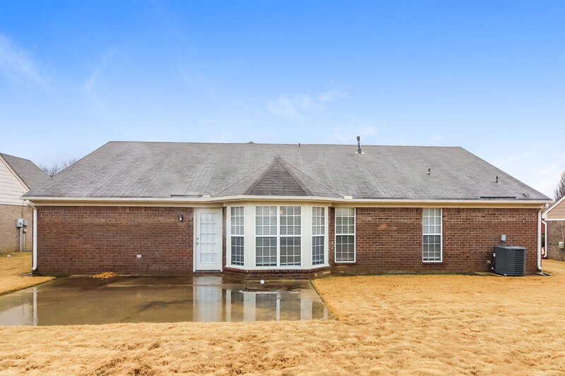 1,990/Mo, 1910 Cresent Ln Southaven, MS 38671 Rear View