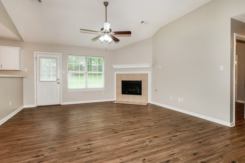1,775/Mo, 120 Pinewood Dr Oakland, TN 38060 Living Room View