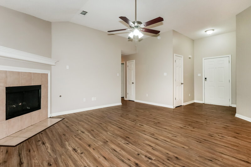 1,775/Mo, 120 Pinewood Dr Oakland, TN 38060 Living Room View 2