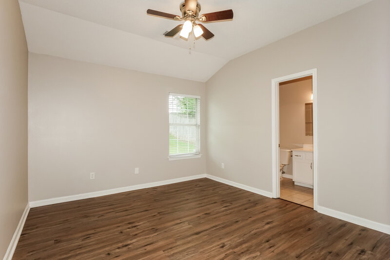 1,775/Mo, 120 Pinewood Dr Oakland, TN 38060 Main Bedroom View