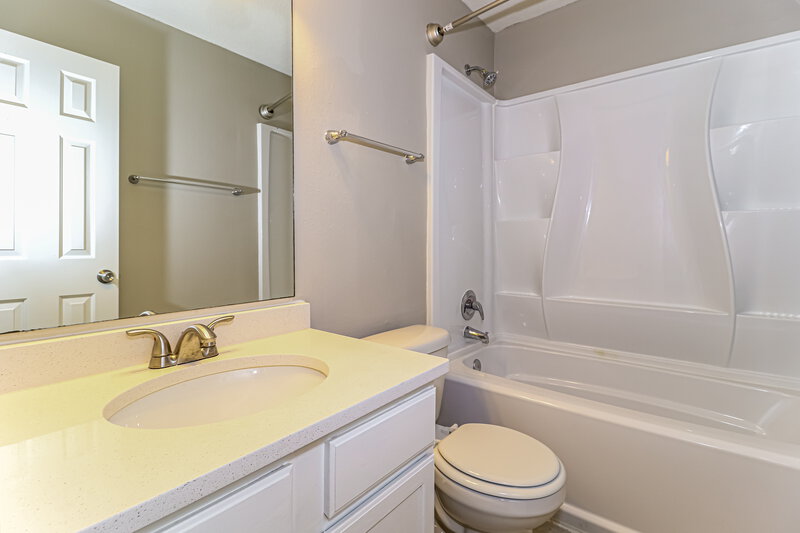 3,080/Mo, 120 Pinewood Dr Oakland, TN 38060 Main Bathroom View
