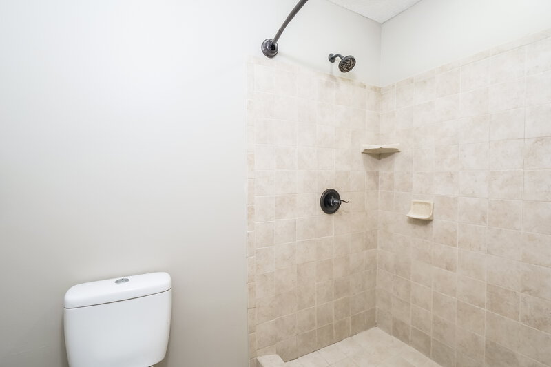 2,195/Mo, 128 Walnut Ridge Ln Cordova, TN 38018 Main Bathroom View 2