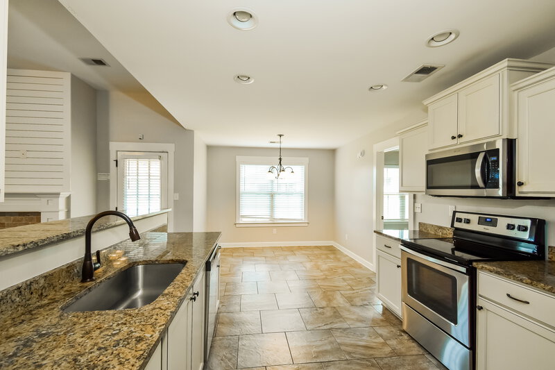 2,415/Mo, 2583 Molly Ln Southaven, MS 38672 Kitchen View 2
