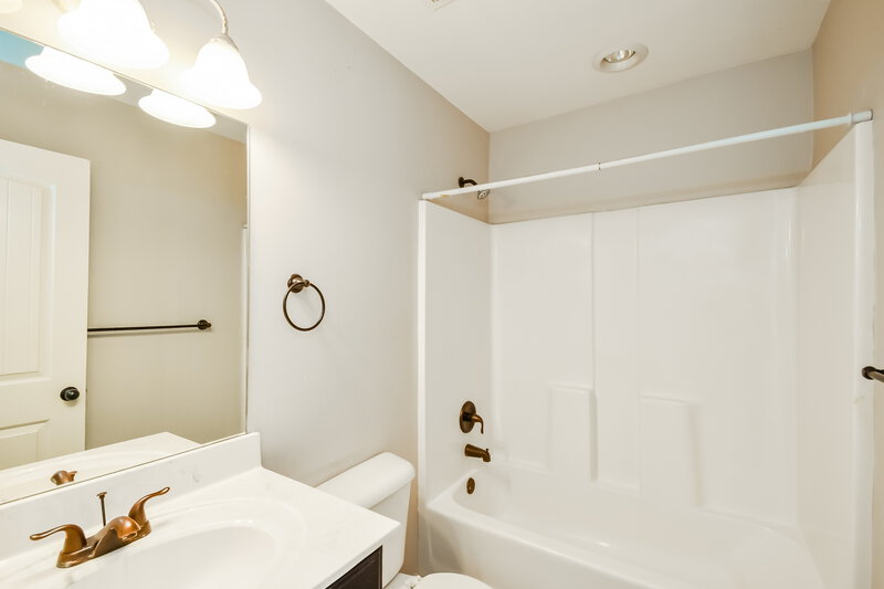 2,415/Mo, 2583 Molly Ln Southaven, MS 38672 Bathroom View