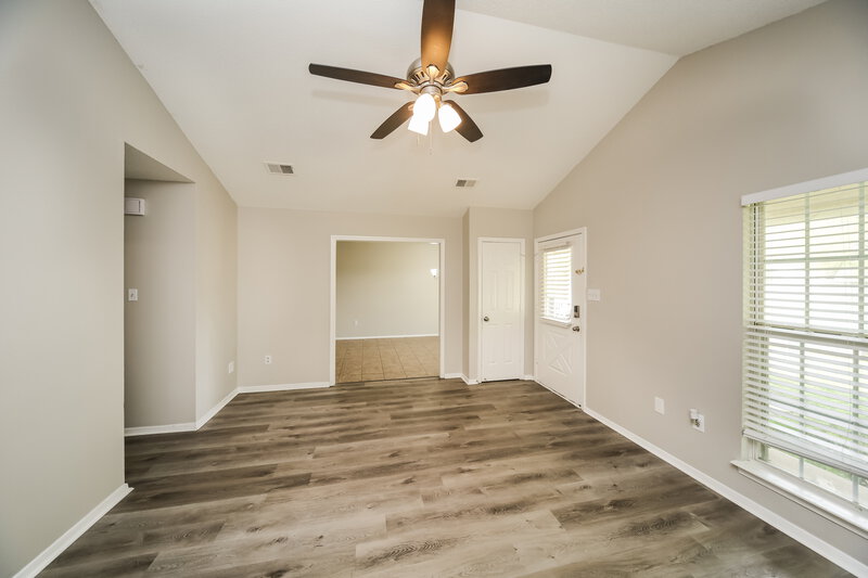 1,705/Mo, 10203 Farley Dr S Olive Branch, MS 38654 Living Room View 3
