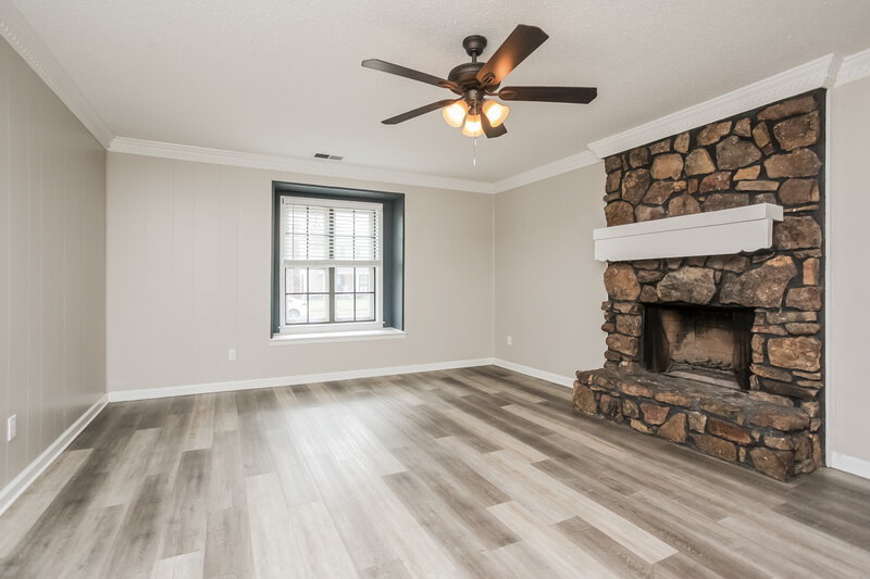 2,130/Mo, 6070 Halstead St Bartlett, TN 38134 Living Room View