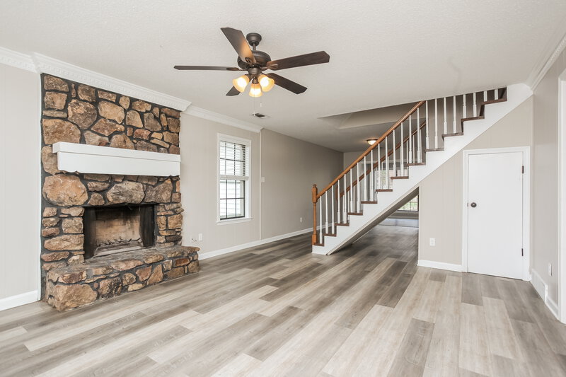 2,130/Mo, 6070 Halstead St Bartlett, TN 38134 Living Room View 2