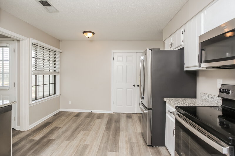 2,130/Mo, 6070 Halstead St Bartlett, TN 38134 Kitchen View