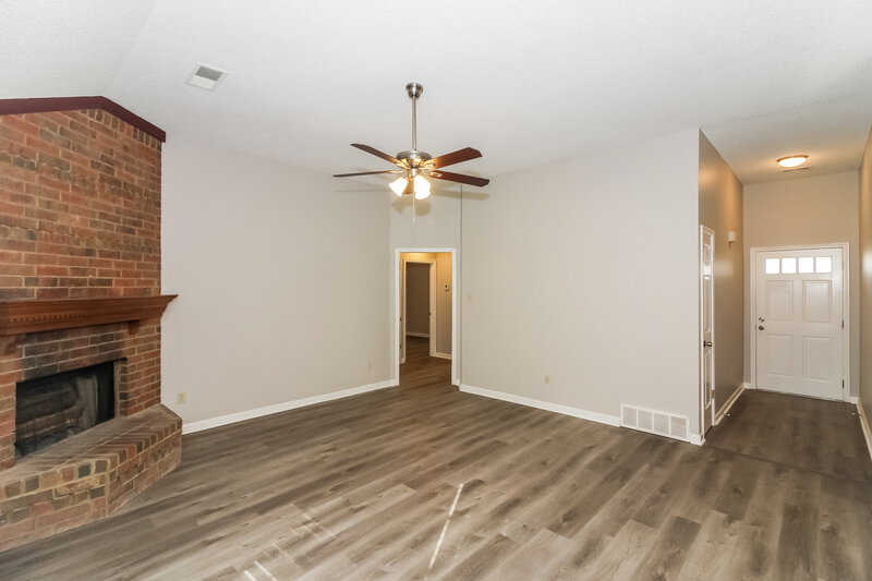 1,840/Mo, 4371 Bunker Hill Dr Memphis, TN 38125 Living Room View 2