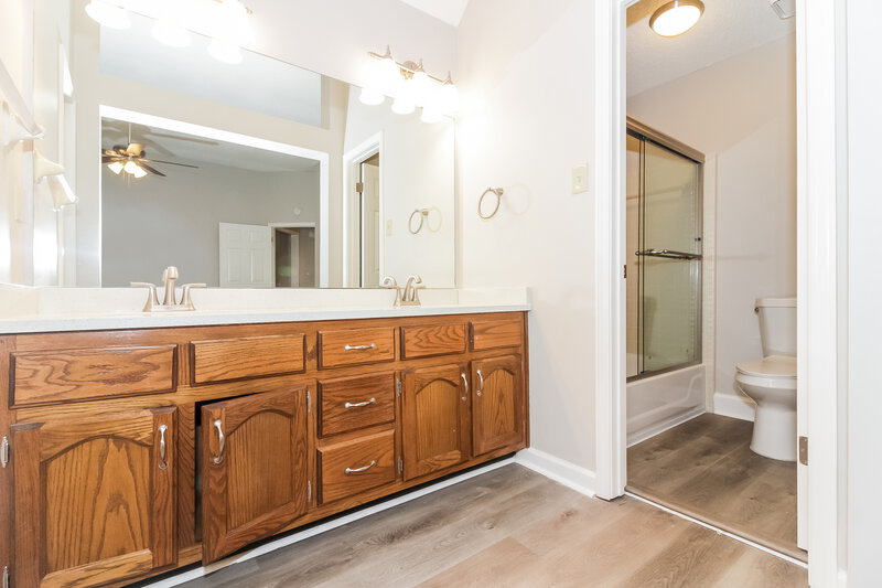 1,840/Mo, 4371 Bunker Hill Dr Memphis, TN 38125 Main Bathroom View