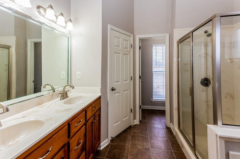 2,050/Mo, 1250 Trafalgar Dr Southaven, MS 38671 Main Bathroom View 2
