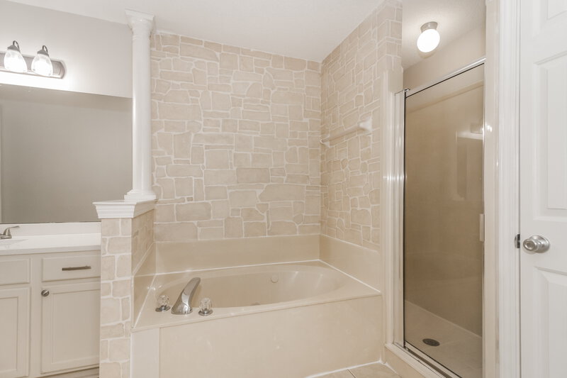 1,855/Mo, 6987 Country Walk Dr Cordova, TN 38018 Main Bathroom View