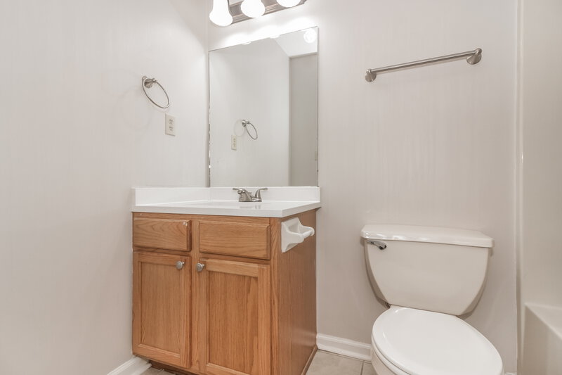 1,855/Mo, 6987 Country Walk Dr Cordova, TN 38018 Bathroom View