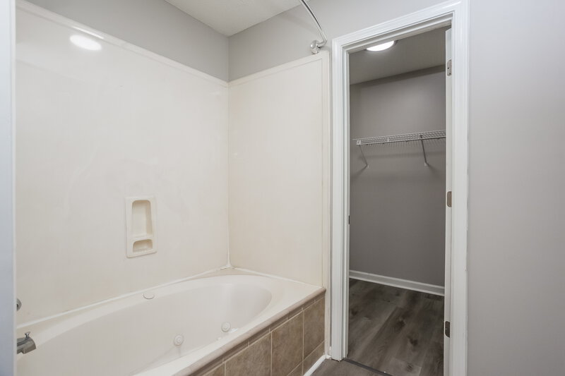 2,005/Mo, 9857 Morgan Manor Dr Olive Branch, MS 38654 Main Bathroom View