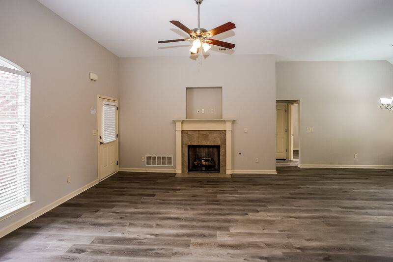 1,815/Mo, 3099 Greenhouse Dr Southaven, MS 38672 Living Room View