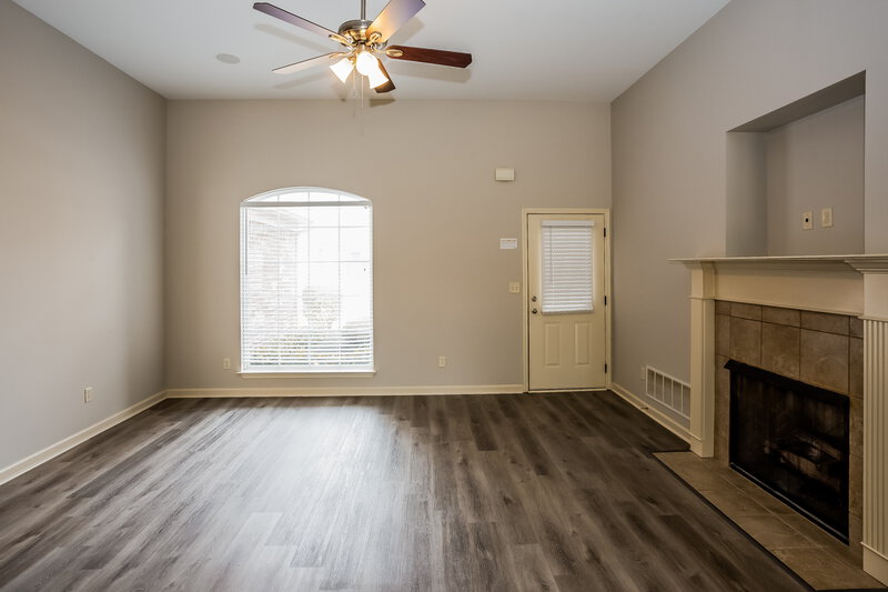 1,815/Mo, 3099 Greenhouse Dr Southaven, MS 38672 Living Room View 2