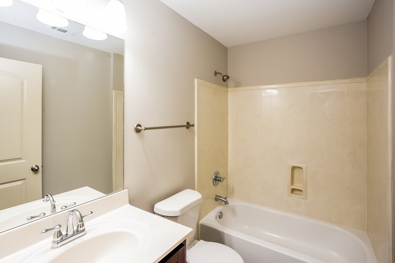 1,815/Mo, 3099 Greenhouse Dr Southaven, MS 38672 Bathroom View