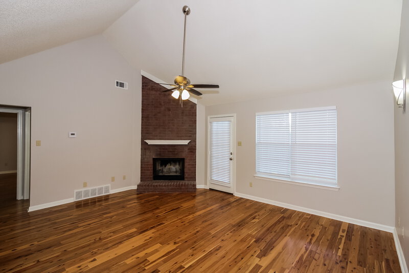 1,895/Mo, 8056 Sandywood Ln Bartlett, TN 38133 Living Room View 2