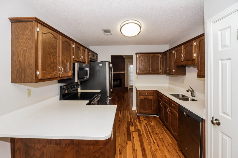 1,895/Mo, 8056 Sandywood Ln Bartlett, TN 38133 Kitchen View 2