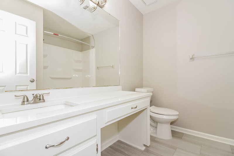 1,895/Mo, 8056 Sandywood Ln Bartlett, TN 38133 Main Bathroom View