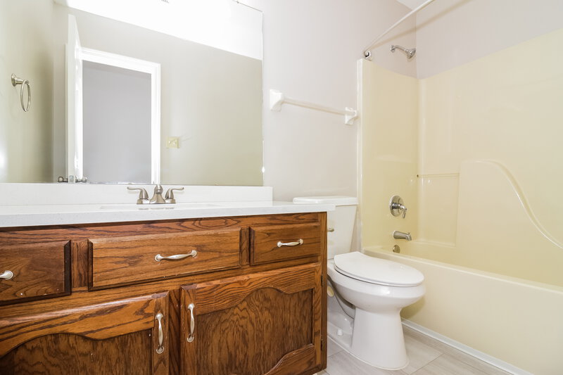 1,895/Mo, 8056 Sandywood Ln Bartlett, TN 38133 Bathroom View