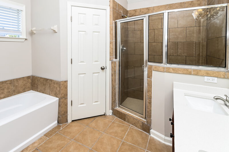 2,175/Mo, 1029 Appling Meadow Dr Cordova, TN 38018 Main Bathroom View