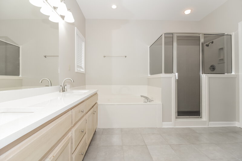 2,620/Mo, 4077 Course View Dr Bartlett, TN 38135 Main Bathroom View
