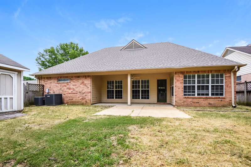 2,250/Mo, 1626 Brentwood Trce Southaven, MS 38671 Rear View