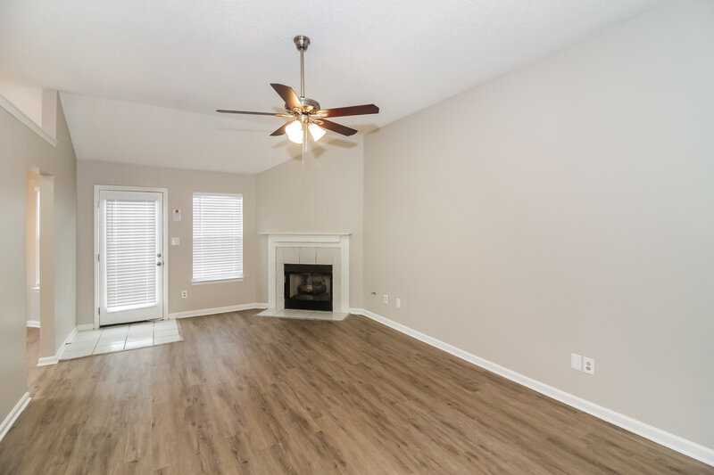 2,170/Mo, 5618 Steffani Dr Southaven, MS 38671 Living Room View 2