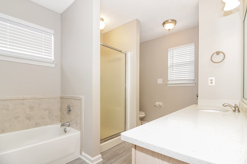 2,170/Mo, 5618 Steffani Dr Southaven, MS 38671 Main Bathroom View