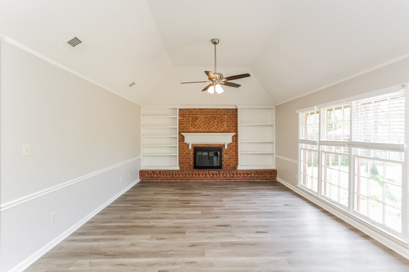 2,045/Mo, 2861 McVay Trail Dr Memphis, TN 38119 Living Room View