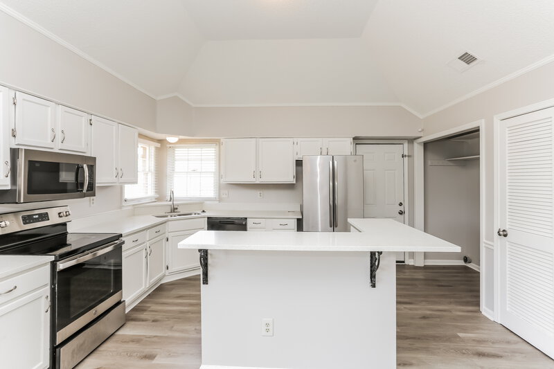 2,045/Mo, 2861 McVay Trail Dr Memphis, TN 38119 Kitchen View 2