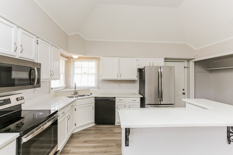 2,045/Mo, 2861 McVay Trail Dr Memphis, TN 38119 Kitchen View 3