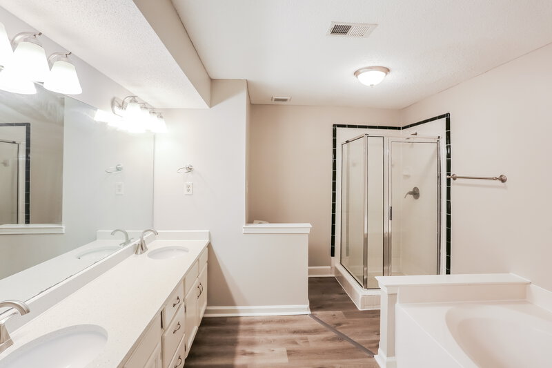 2,045/Mo, 2861 McVay Trail Dr Memphis, TN 38119 Main Bathroom View